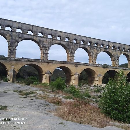 Proche Uzes Petit Gite Avec Grande Cuisine D'Ete Et Piscine Saint-Siffret Kültér fotó