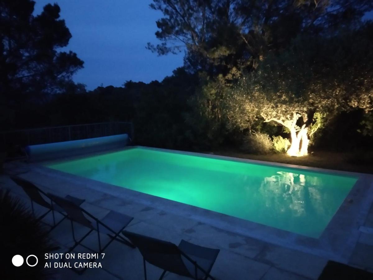 Proche Uzes Petit Gite Avec Grande Cuisine D'Ete Et Piscine Saint-Siffret Kültér fotó