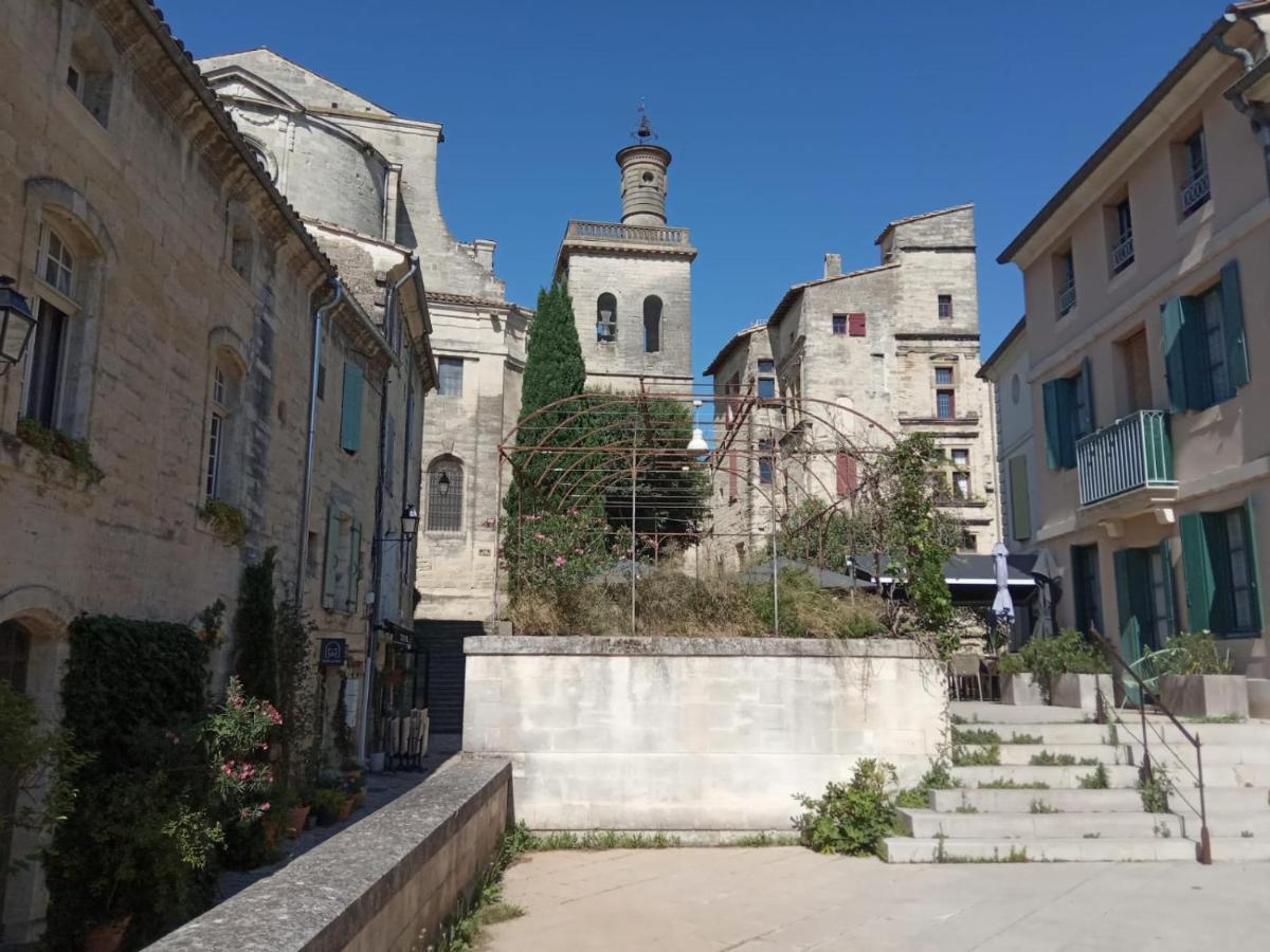 Proche Uzes Petit Gite Avec Grande Cuisine D'Ete Et Piscine Saint-Siffret Kültér fotó