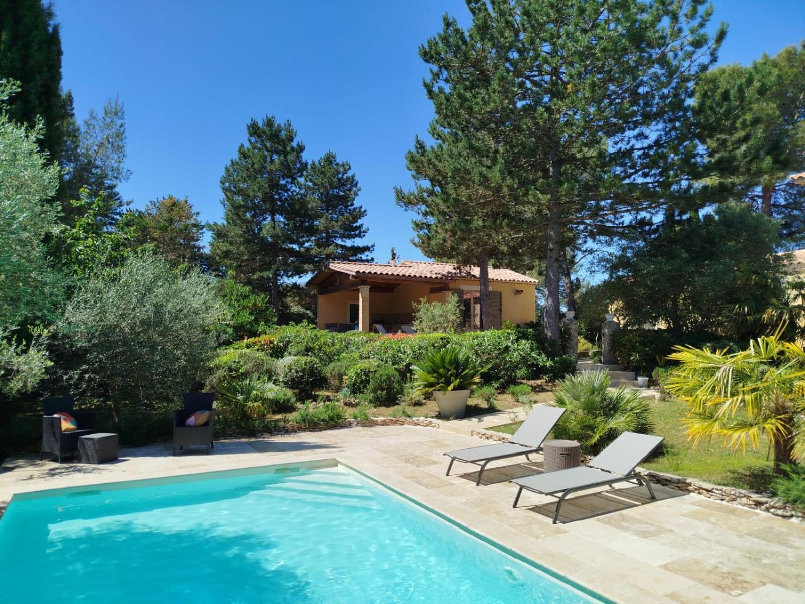 Proche Uzes Petit Gite Avec Grande Cuisine D'Ete Et Piscine Saint-Siffret Kültér fotó